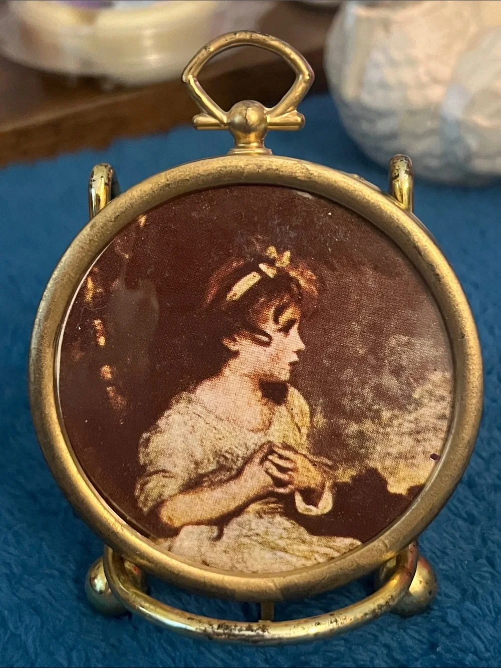 Vintage Gold Round Portrait Plaque Set Red Boy etc Ornaments 040